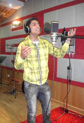 محمد عساف من الطفولة إلى النجومية ... بالصور